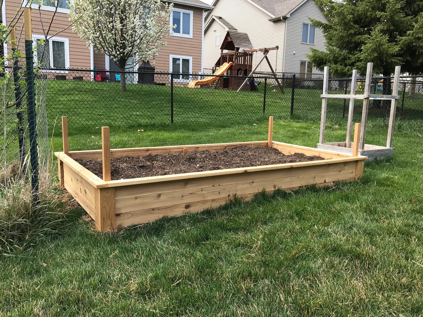 Raise Garden Bed Plans (Digital File Only)